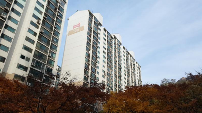 단지만의 특별한 외관 디자인으로 품격있고 고급스러움이 느껴지는 단지 모습이에요