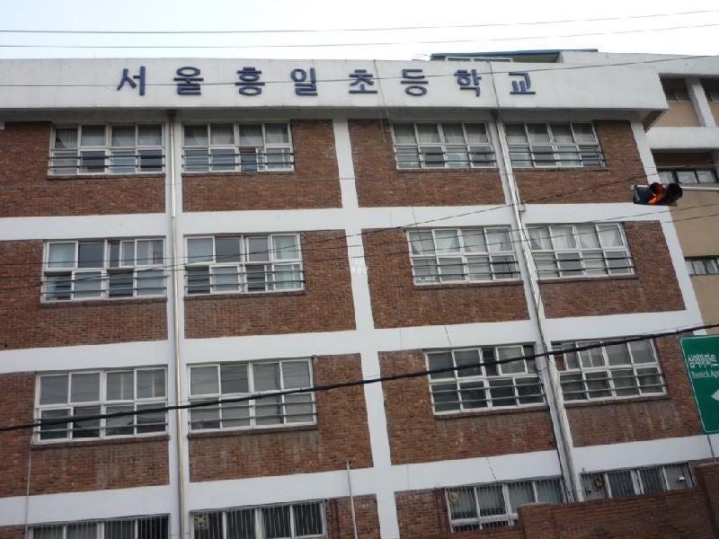 흥일초교