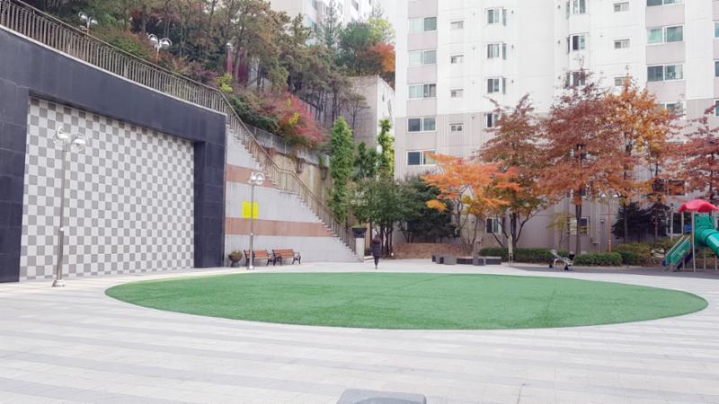 벽산5단지 아파트 내에 위치한 중앙광장이에요