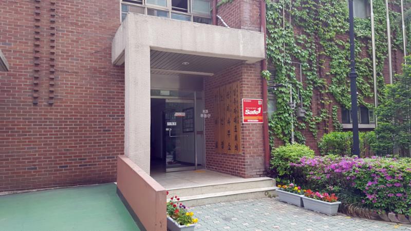 단지 내 각종 커뮤니티시설로 관리사무실, 노인정, 부녀회 등 배치해 입주민 간의 돈독한 유대 관계를 형성할 수 있도록 신경 쓴 모습이군요