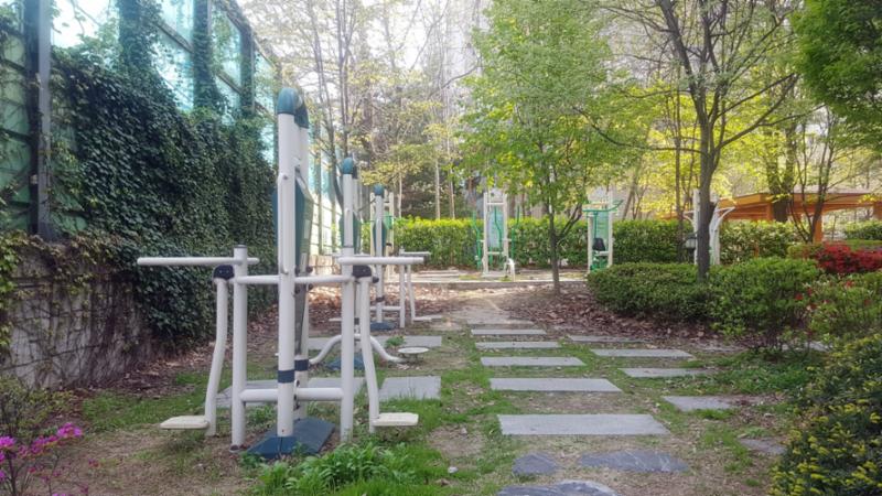 단지 내 야외 운동시설이구요