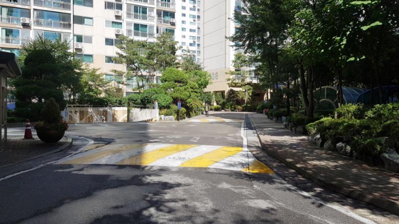수락산벨리체 아파트의 단지 내 도로입니다