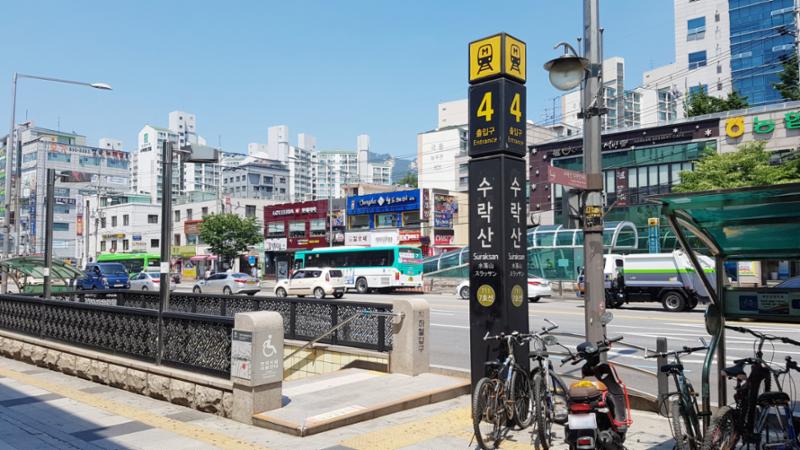 상계주공16단지  아파트 도보 1분 거리에 위치한 지하철역 모습입니다