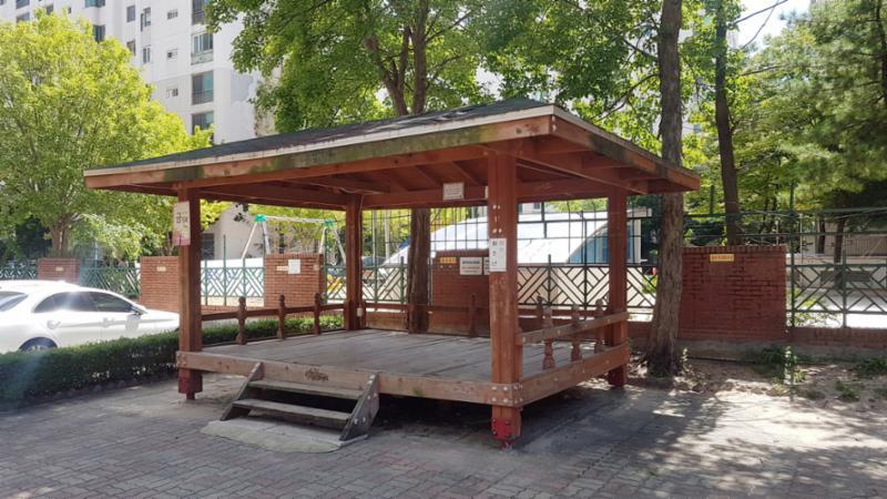 단지 내에 위치한 휴게시설이에요