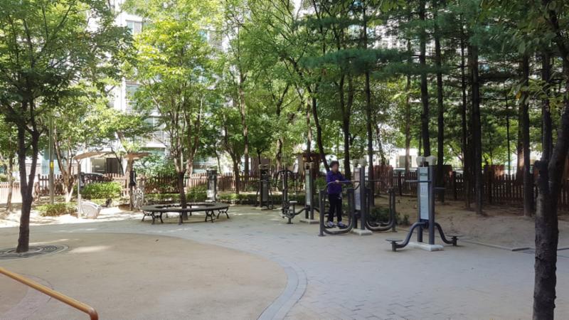 단지 내 야외 운동시설이고요