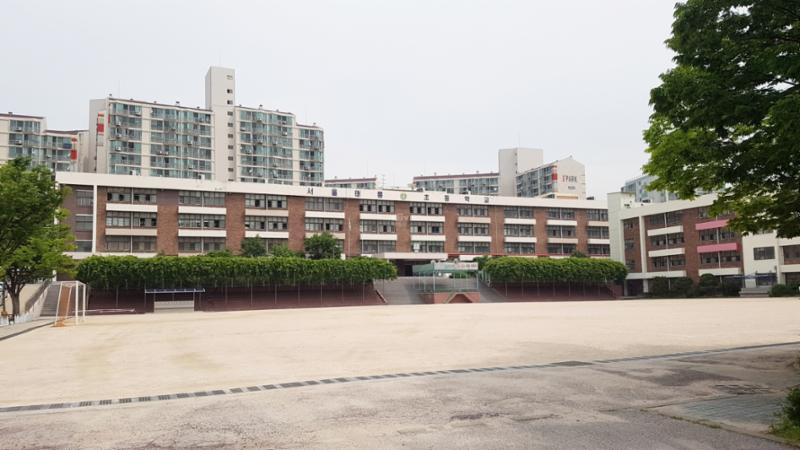 삼익 아파트에서 배정되는 서울태릉초등학교 입니다