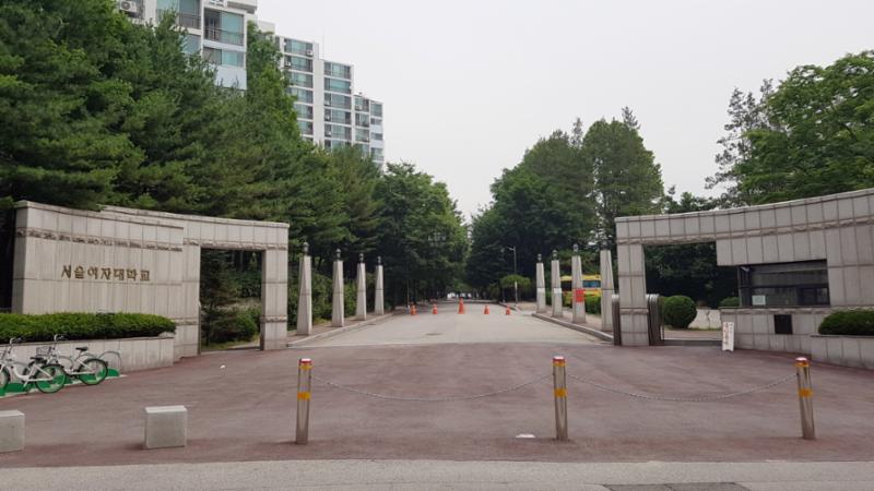 단지 인근에 대학교가 위치하고 있어 대학로 주변이 번화가로 잘 조성되고 있습니다