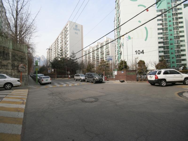정문앞도로