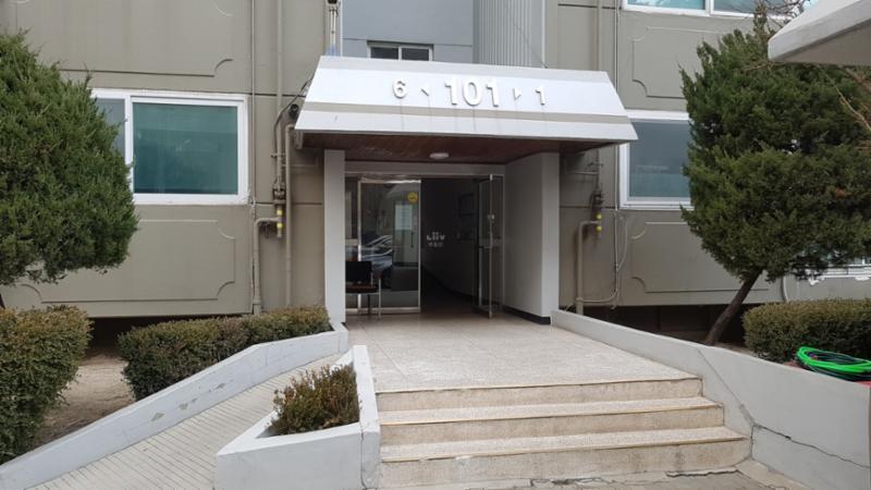 삼익세라믹아파트 101동 공용현관이에요