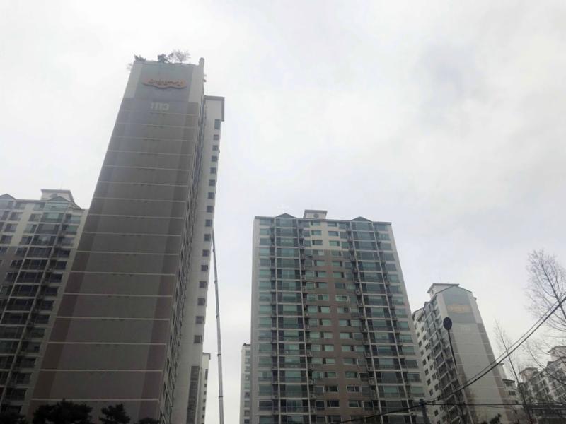 신도림4차e-편한세상 아파트의 깔끔하고 세련된 전경 사진이에요