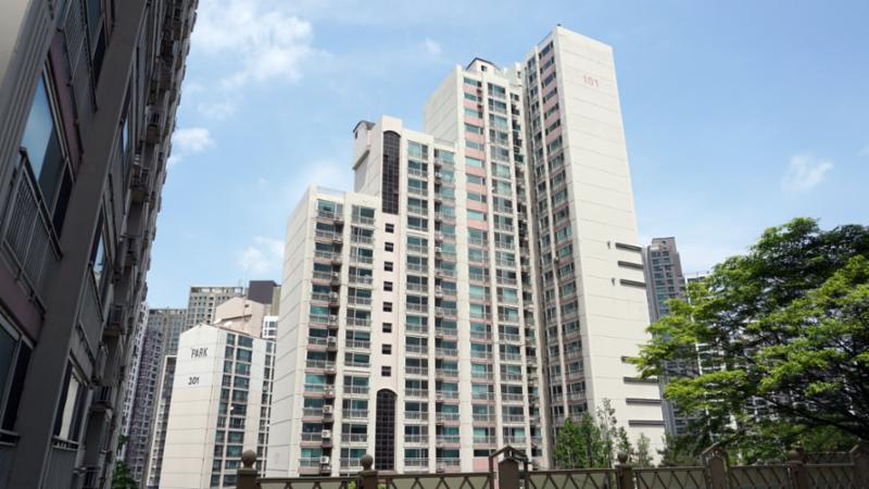 서초래미안 아파트 단지전경이에요