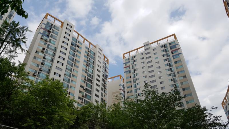 총 2,197세대, 30개 동으로 구성된 월곡두산위브 전경이에요