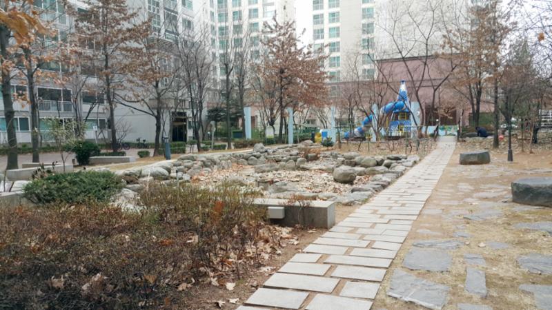 단지 내 공원이 마련되어 있어요