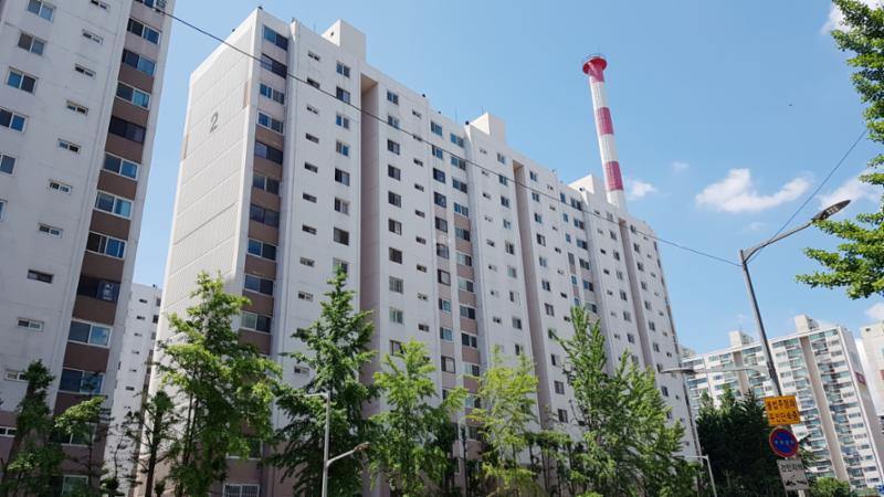 외부에서 바라본 동아아파트 단지전경 모습이에요