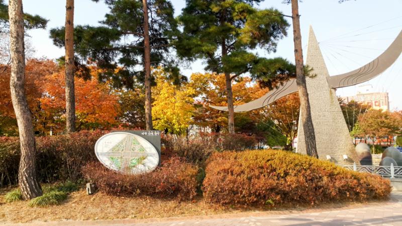 단지 주변에 위치한 방학사계광장입니다