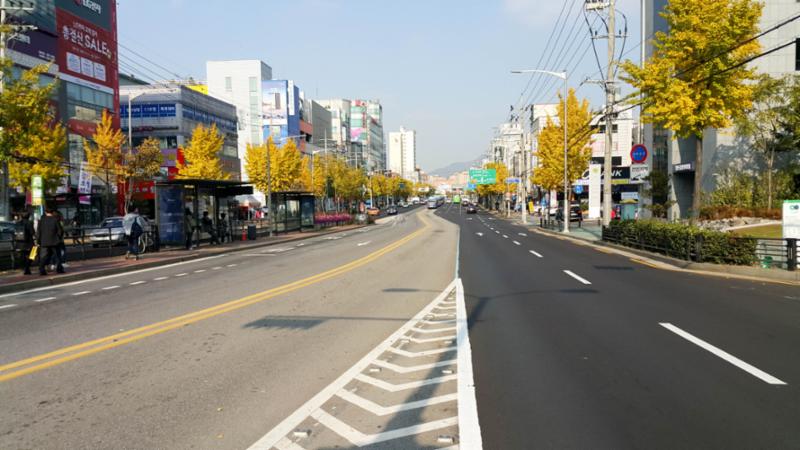 단지와 인접해 있는 도봉로입니다