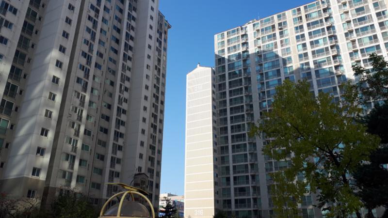내부에서 바라본 309동, 315동, 316동 전경이에요