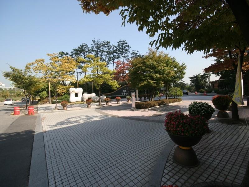정문전경