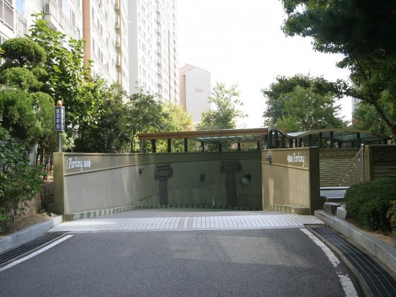 지하주차장입구