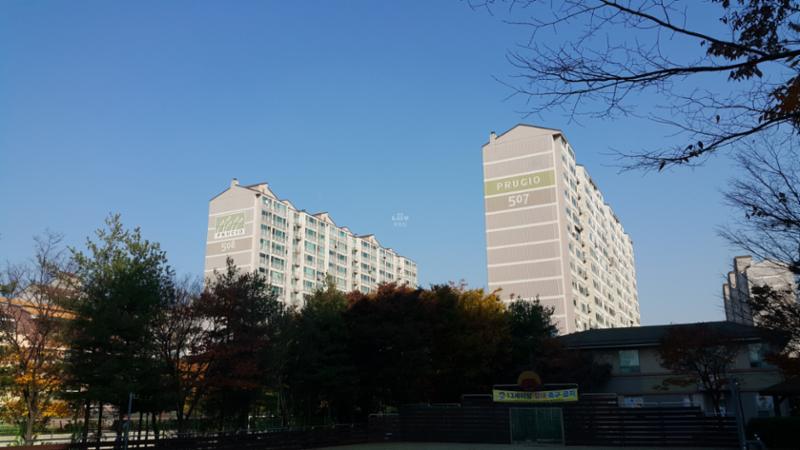 외부에서 바라본 안산고잔푸르지오5차 507동과 508동의 단지전경 모습이에요