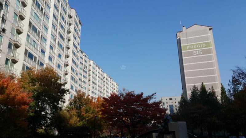푸르지오만의 색채와 로고가 돋보이는 단지외형 입니다