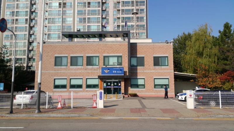 단지 주변에 호수지구대가 가까이에 위치해 있어 범죄 발생율이 상대적으로 낮습니다