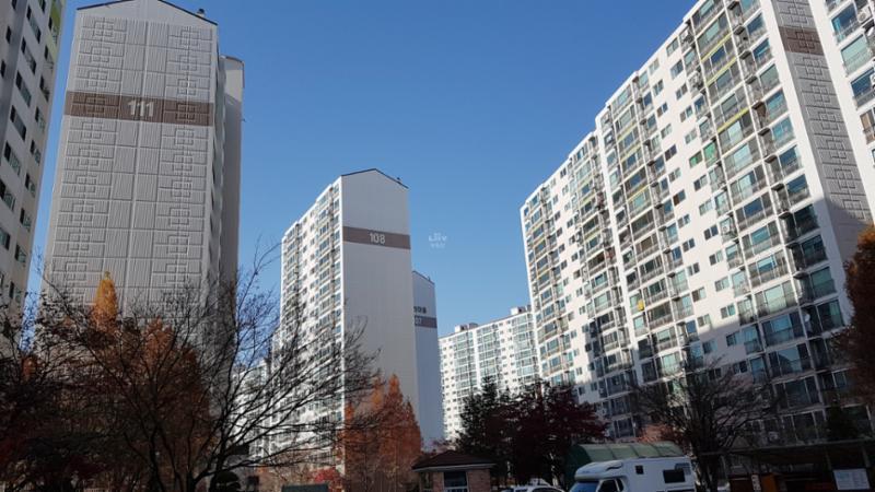 111동,108동 보라마을현대모닝사이드 아파트 단지 전경이에요