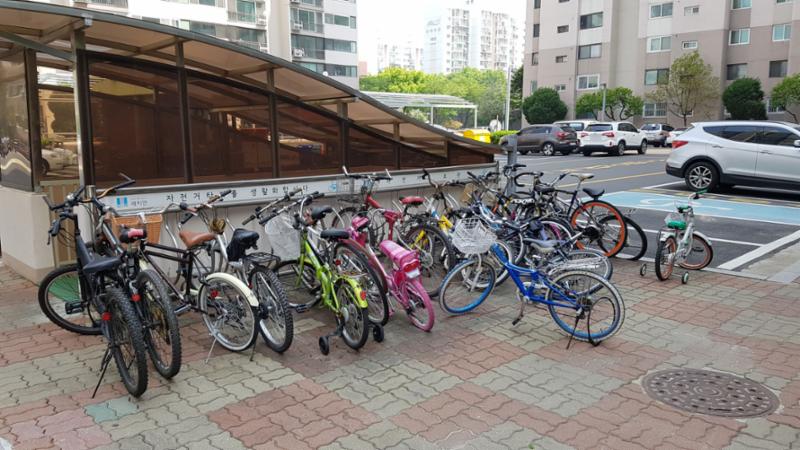 삼성래미안 단지 내 자전거보관소에요