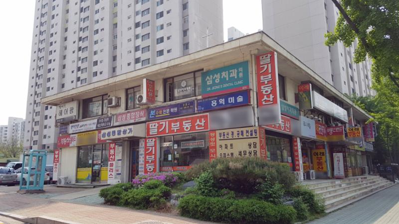 삼성래미안 단지 내 상가 모습이에요