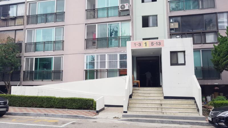 상아1차 아파트 공동현관이에요