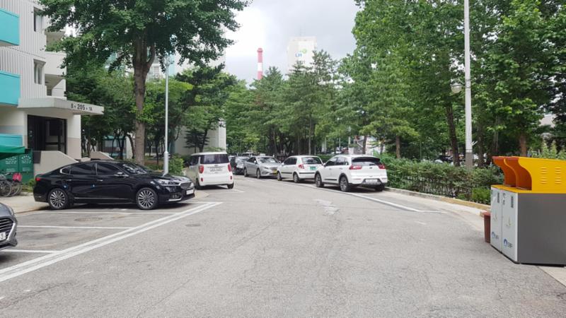 단지 내 도로의 모습이에요