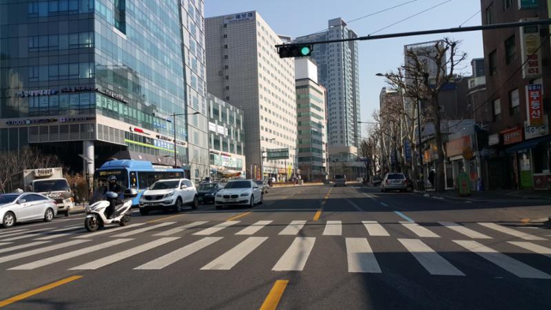 단지 인근에 위치한 왕십리로 도로입니다