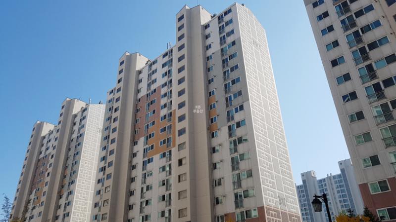 판상형 구조로 되어 있으며, 대부분의 세대들이 남향을 향하고 있어 채광 및 환기가 우수해요