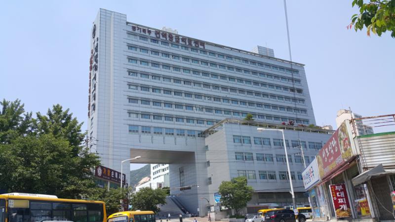 단지 근방에 있는 의료시설이 위치하고 있으며 응급상황 발생시에도 신속하게 조치를 받을수 있어서 편리하게 이용이 가능할 것 같습니다