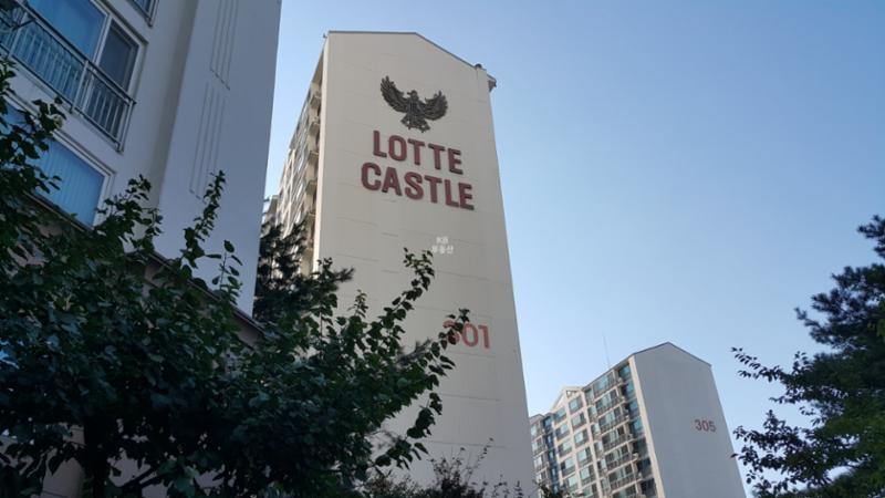 고급스러운 디자인과 차별화된 분위기로 단지의 품격을 한층 더 높이는 우장산롯데캐슬 전경 모습이에요