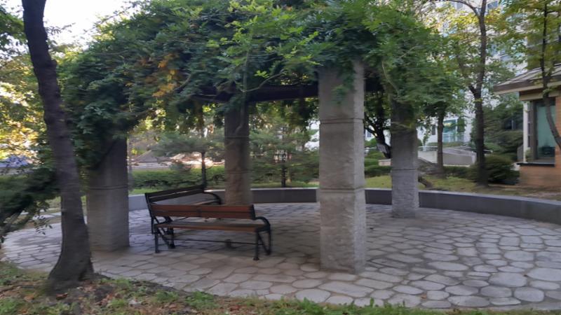단지 내에서 즐겁고 여유로운 시간을 보낼 수 있는 쉼터 공간이에요