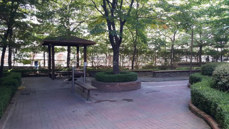 단지 주변과 연결된 산책로에요