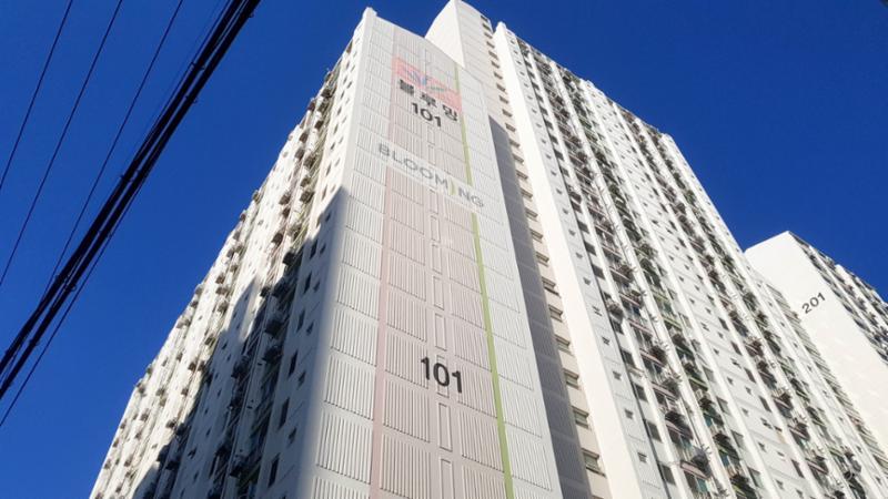 정문에서 바라본 벽산블루밍1차 단지전경 모습입니다