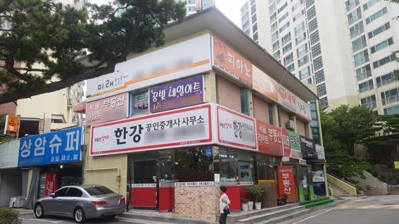 상암월드컵파크3단지 단지 내 상가가 배치되어 있고 다양한 업종의 상가들이 입점해  입주민들이 멀리 가지 않아도 편리하게 이용할 수 있도록 신경 쓴 모습 이에요