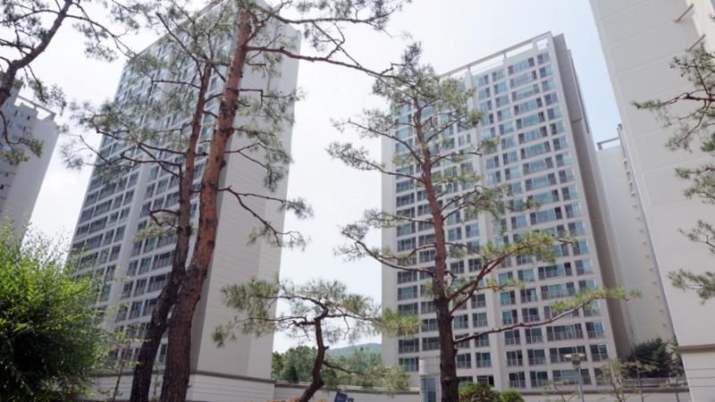 단지만의 특별한 외관 디자인으로 품격있고 고급스러움이 느껴지는 단지 모습이에요