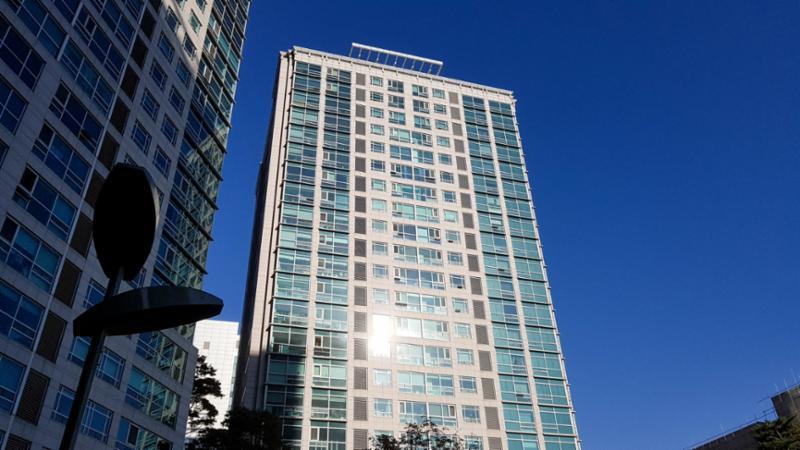 서초 현대슈퍼빌은 총4개동, 645가구로 이루어져 있으며 지역난방(열병합)을 사용하고 있어요