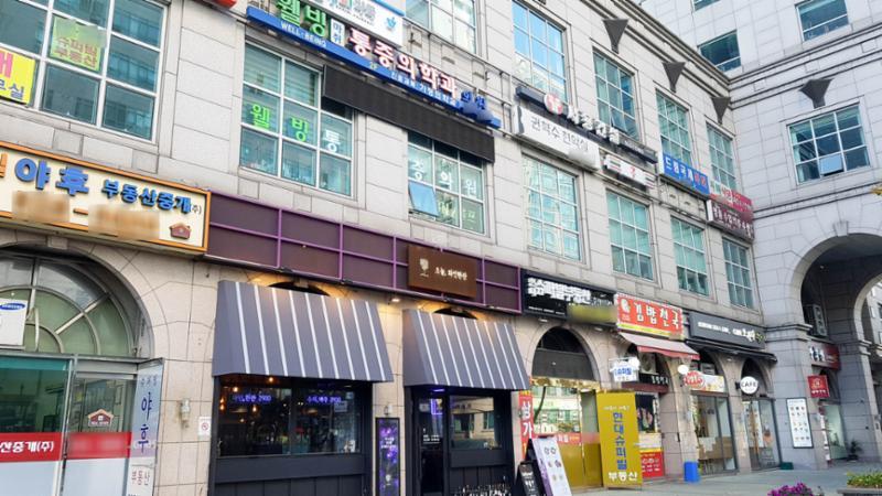 주상복합 특성상 저층은 상가 점포가 입점해 있습니다