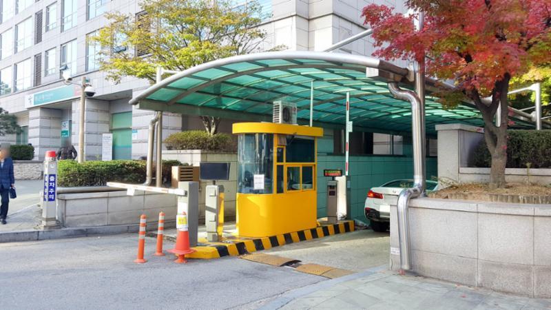 지하주차장 출입구 모습 입니다