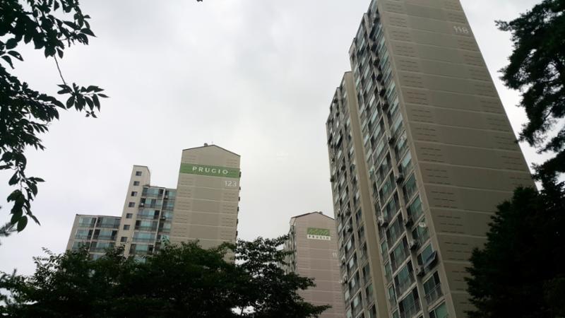 단지만의 특별한 외관 디자인으로 품격 있고 고급스러움이 느껴지는 단지 모습이에요