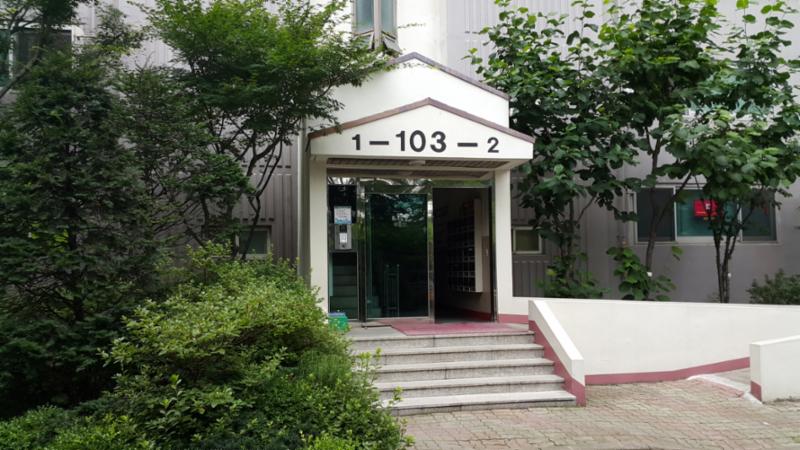 관악푸르지오 103동 1층 현관이에요