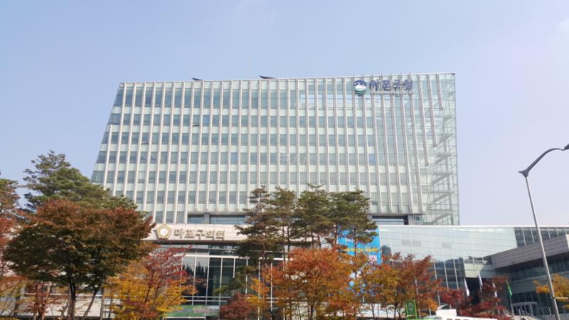 마포구청이 단지 주변에 위치해 있어 각종 민원업무 해결이 편리합니다