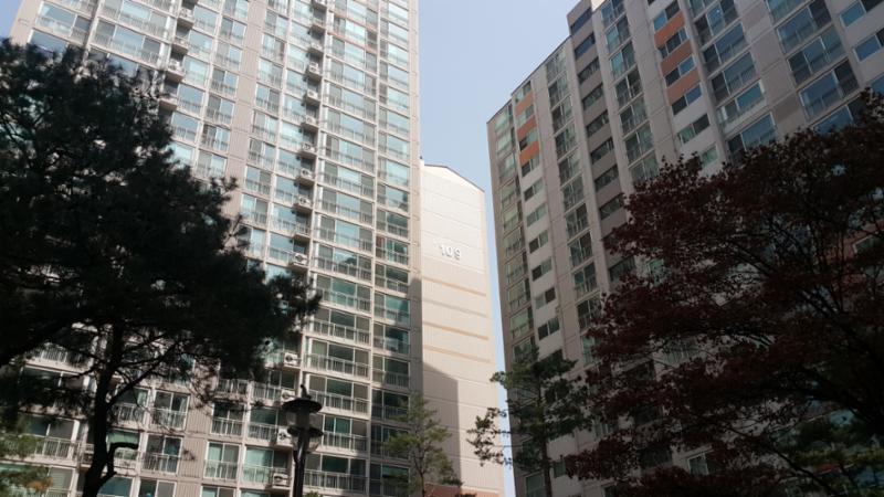 단지만의 특별한 외관 디자인으로 품격 있고 고급스러움이 느껴지는 단지 모습이에요