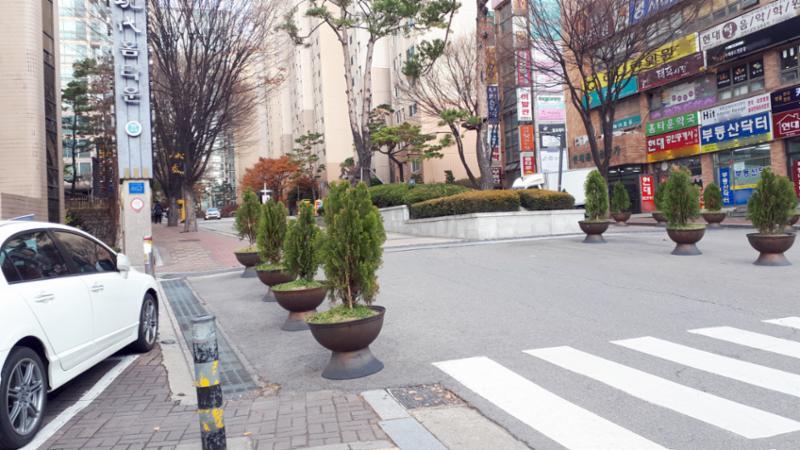 호계현대홈타운2차아파트 정문이에요