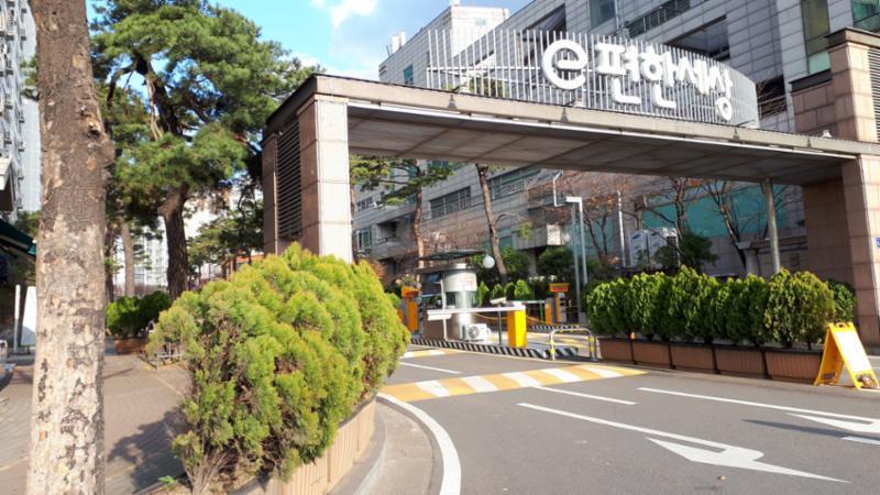 호계e-편한세상아파트 단지 정문모습이에요