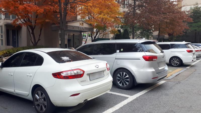 3,106대를 주차할 수 있는 지상 주차장이에요